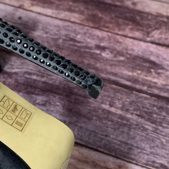 Bebe ~ Leola Pointy Toe Pump - Picture 15 of 16